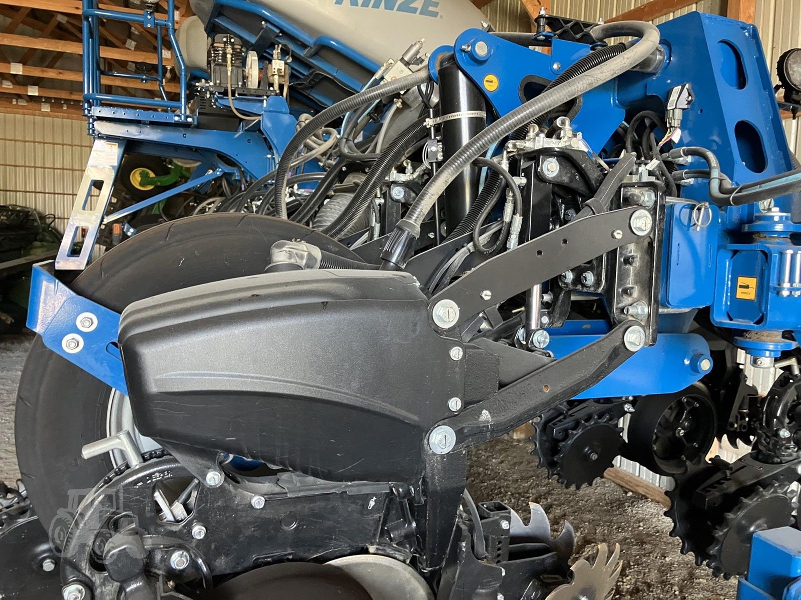 2025 Kinze 5670, photo 4 of 18