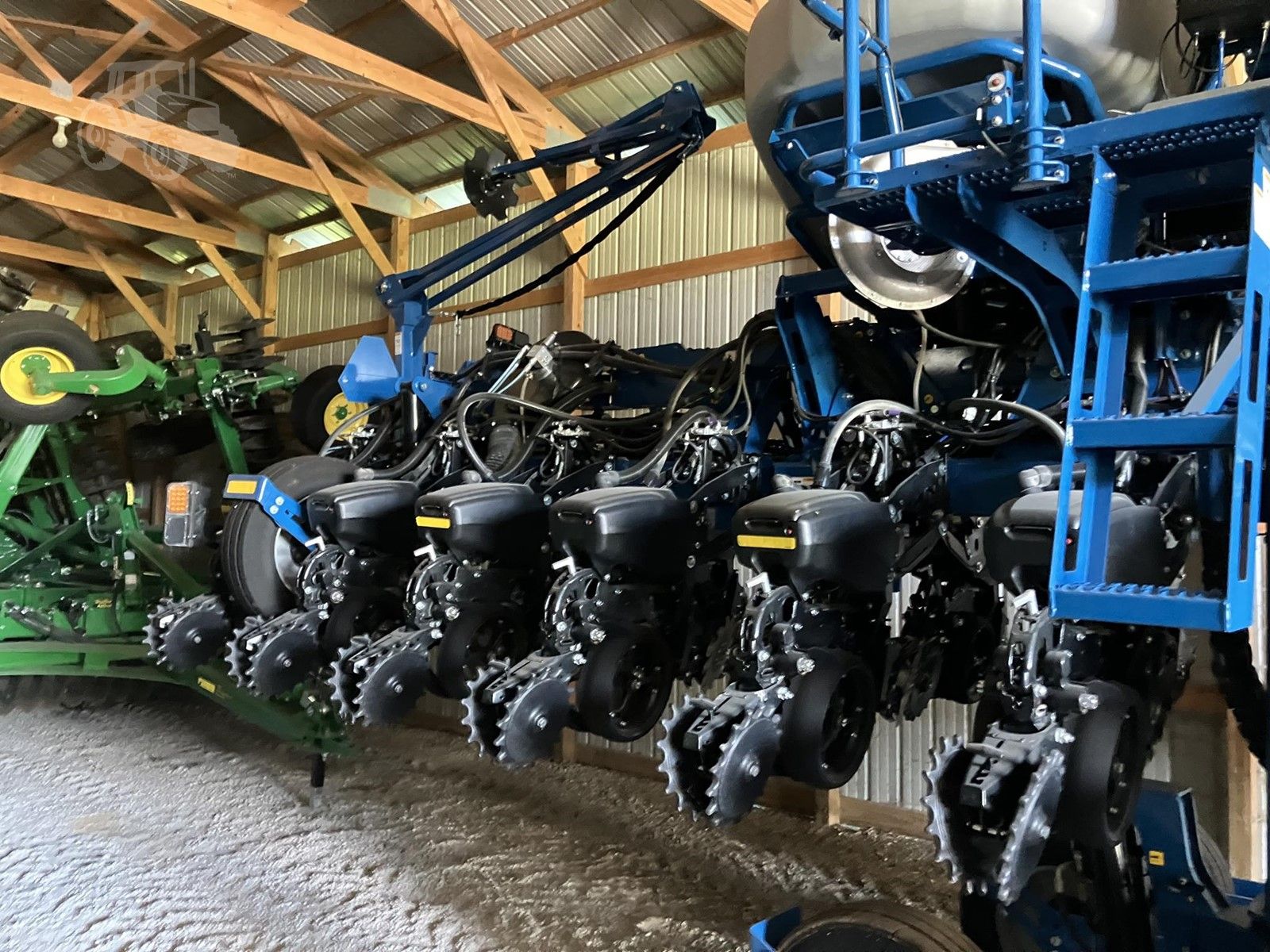 2025 Kinze 5670, photo 2 of 18