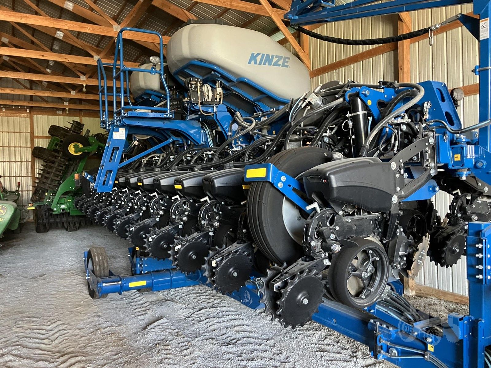 2025 Kinze 5670, photo 11 of 18