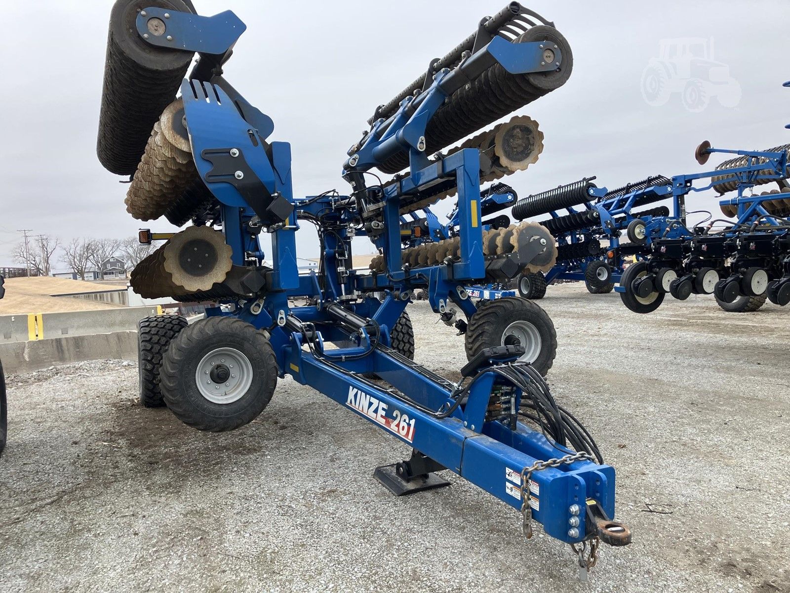 2023 Kinze Mach Till 261