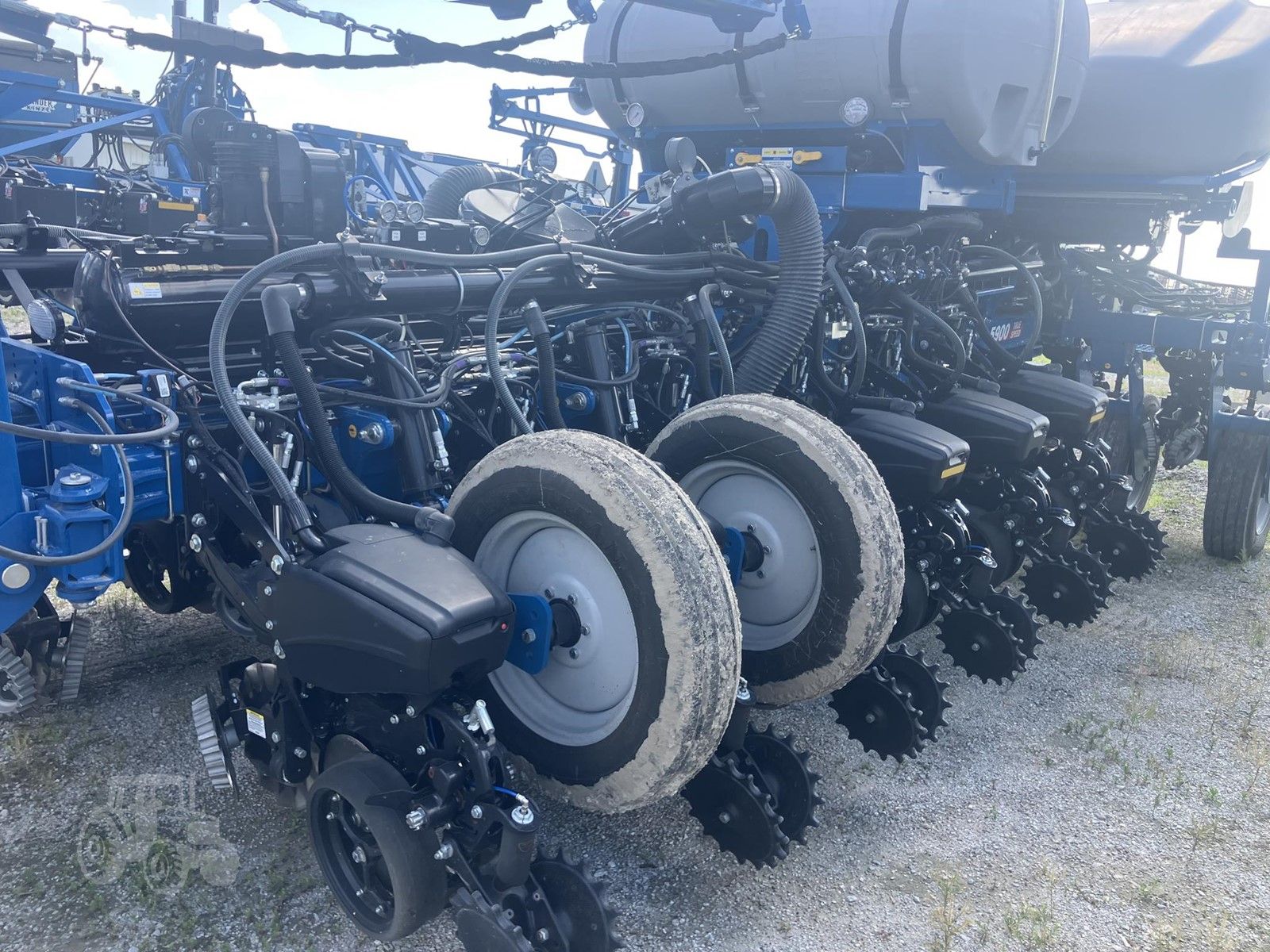 2024 Kinze 5900, photo 3 of 13