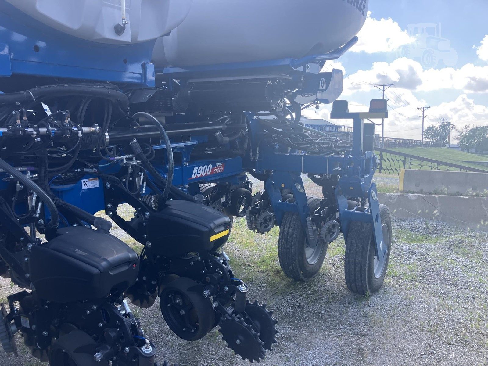 2024 Kinze 5900, photo 5 of 13