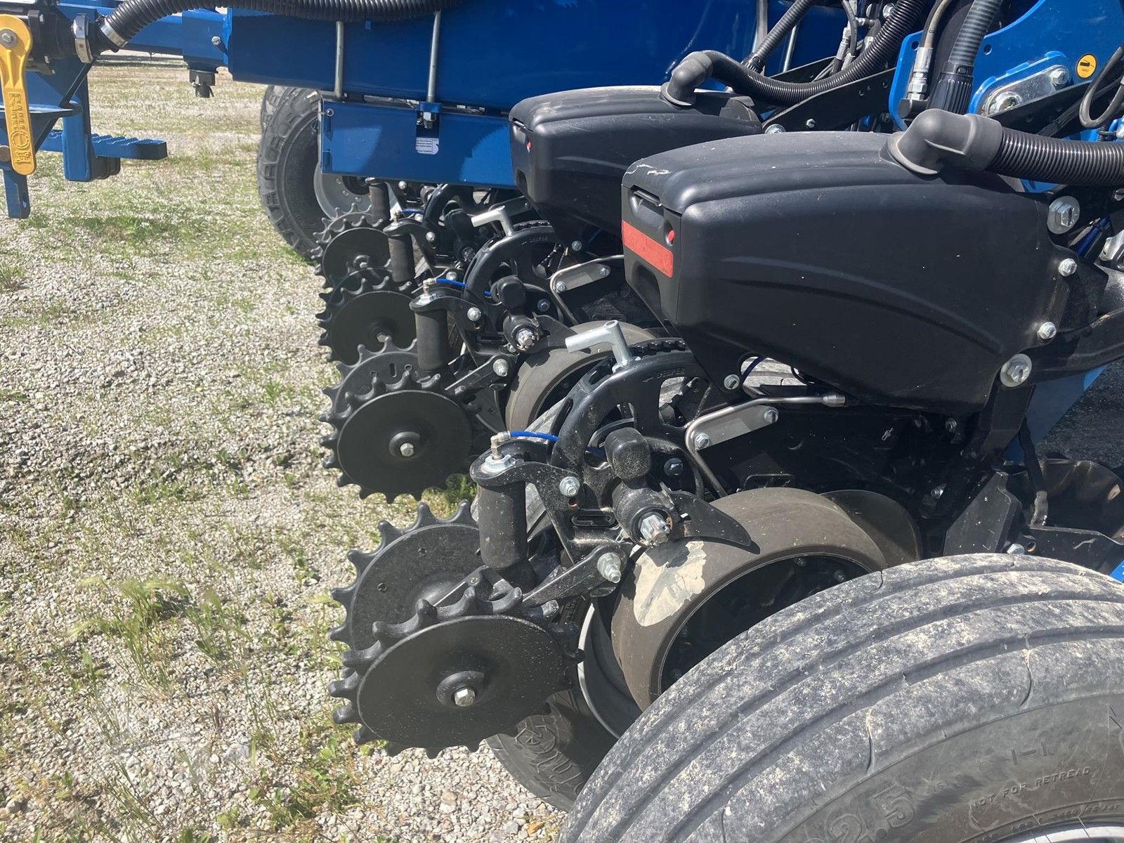 2024 Kinze 5900, photo 8 of 13