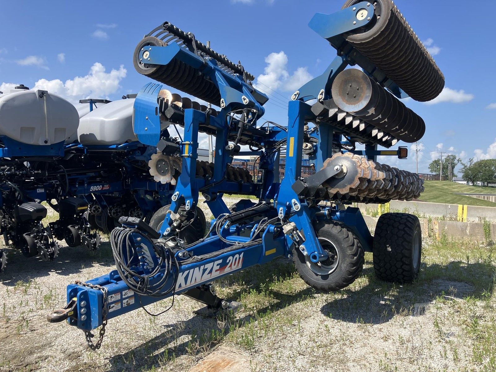 2023 Kinze Mach Till 201