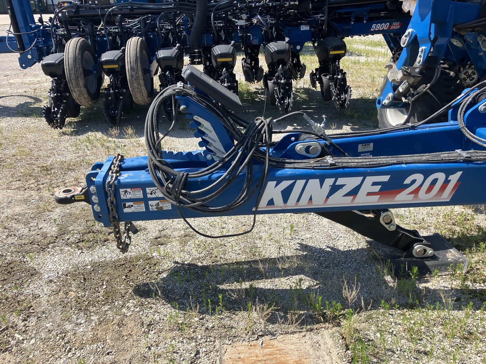 2023 Kinze Mach Till 201, photo 3 of 9