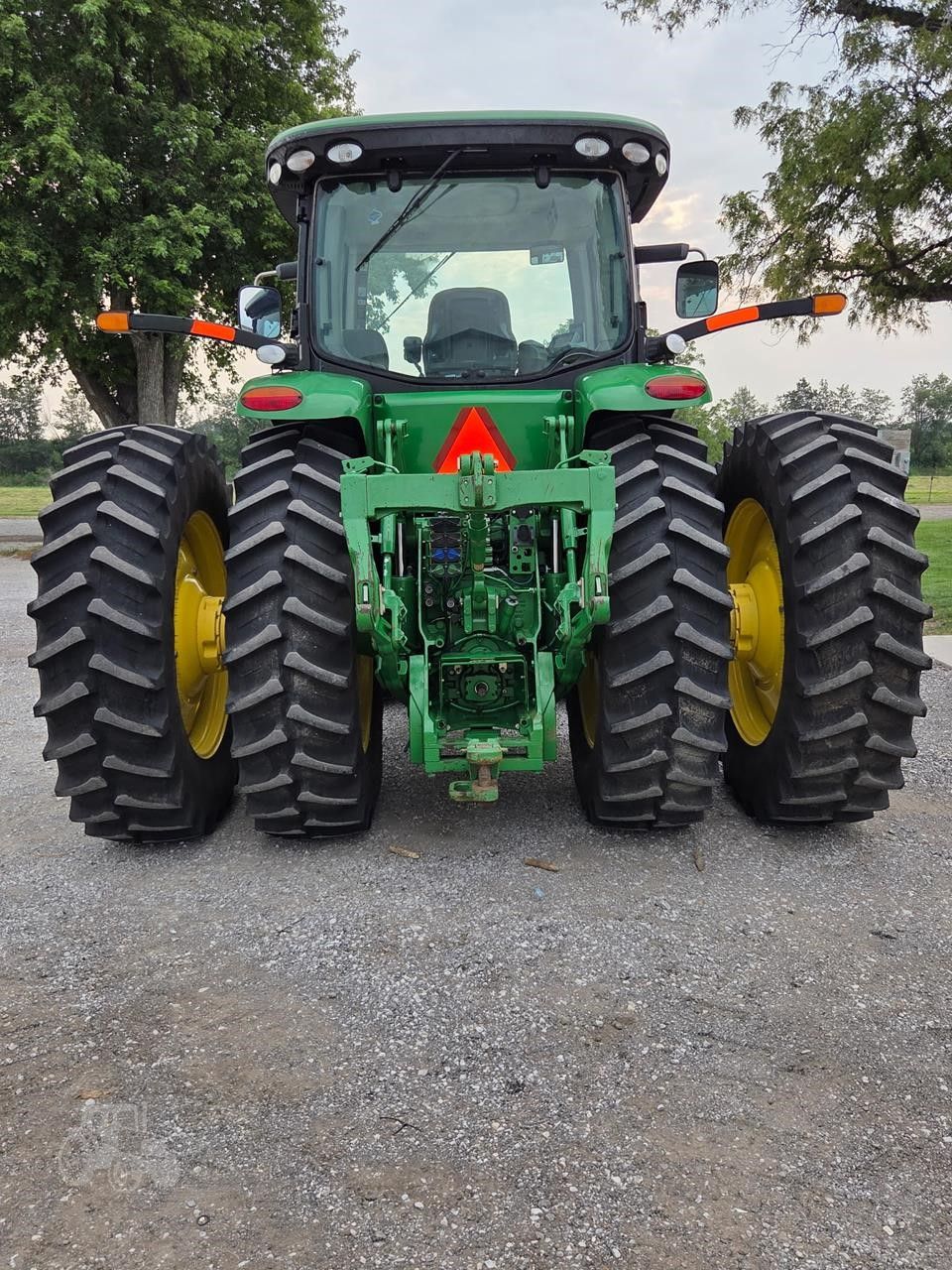 2012 John Deere 8285R, photo 3 of 10