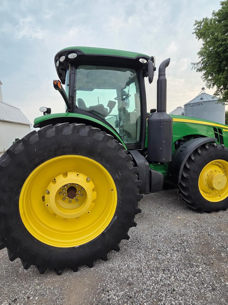 2012 John Deere 8285R, photo 5 of 10