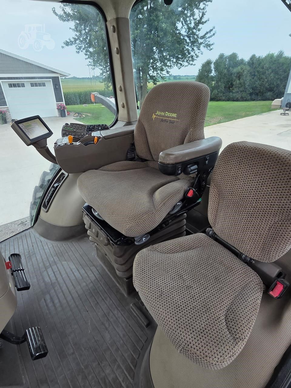 2012 John Deere 8285R, photo 7 of 10