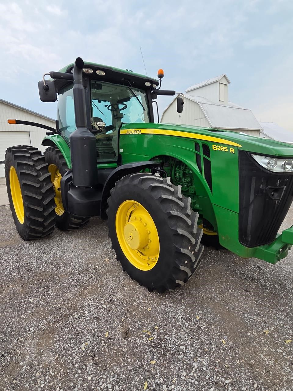 2012 John Deere 8285R, photo 2 of 10