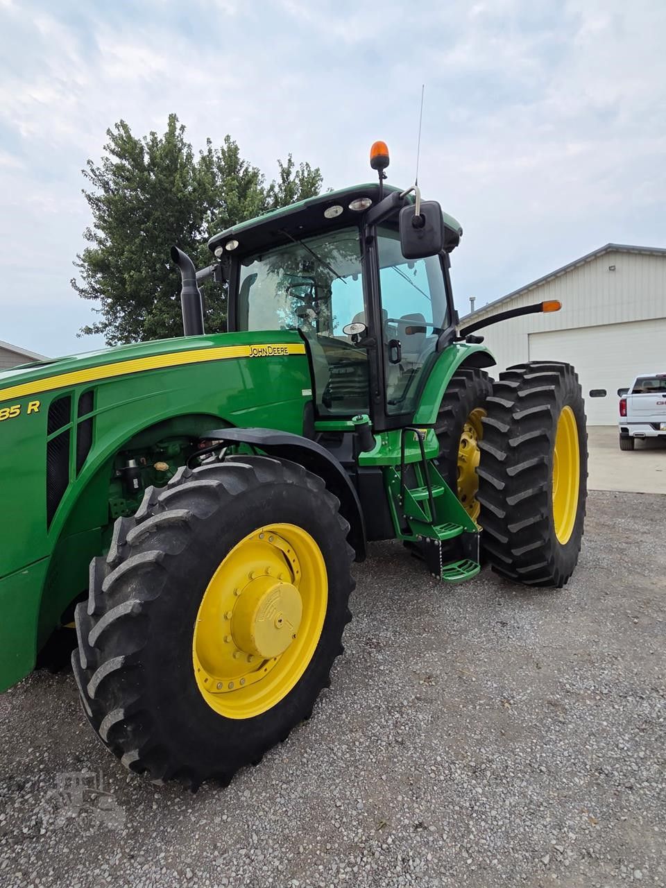 2012 John Deere 8285R, photo 1 of 10