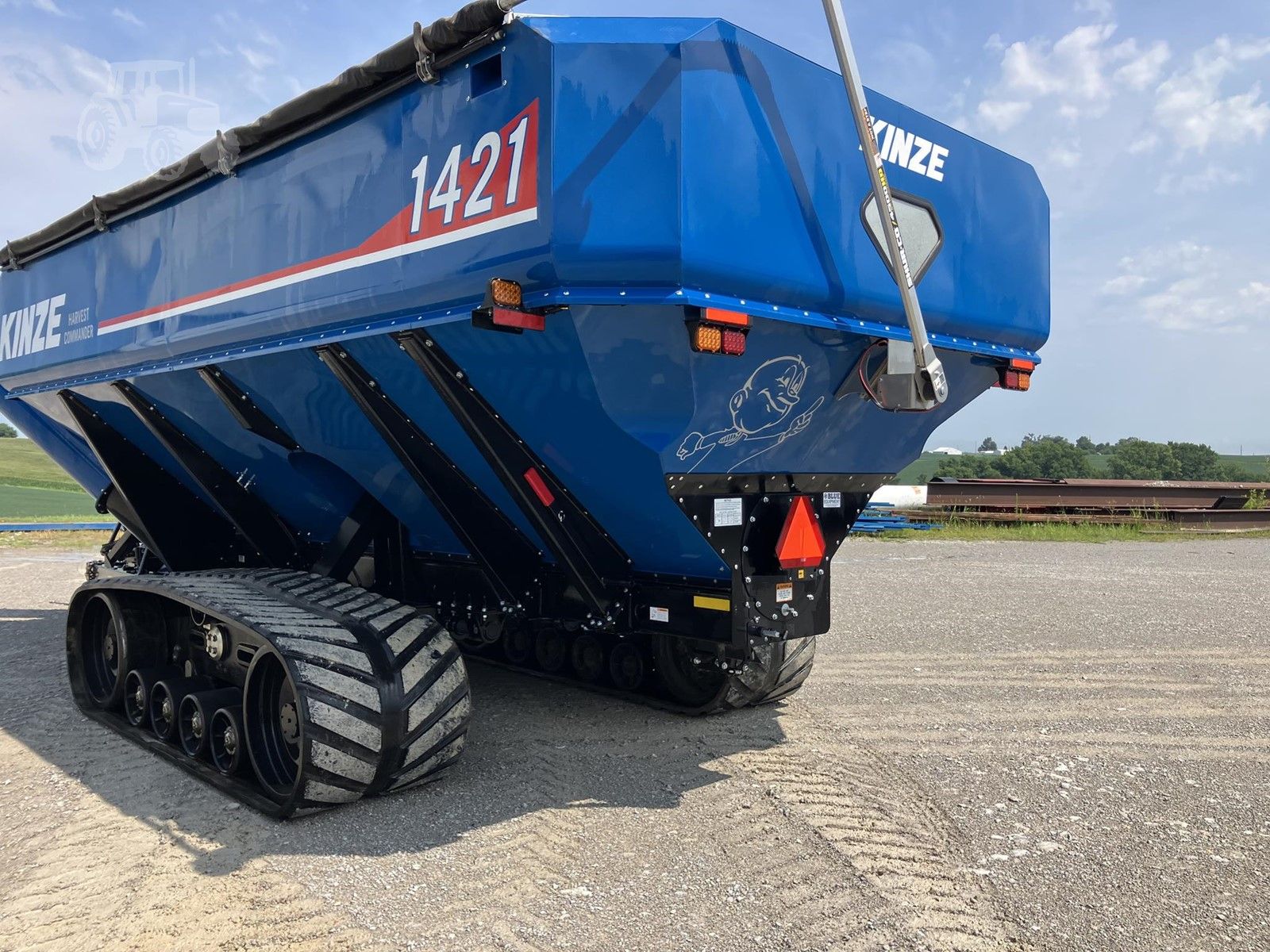 2025 Kinze 1421