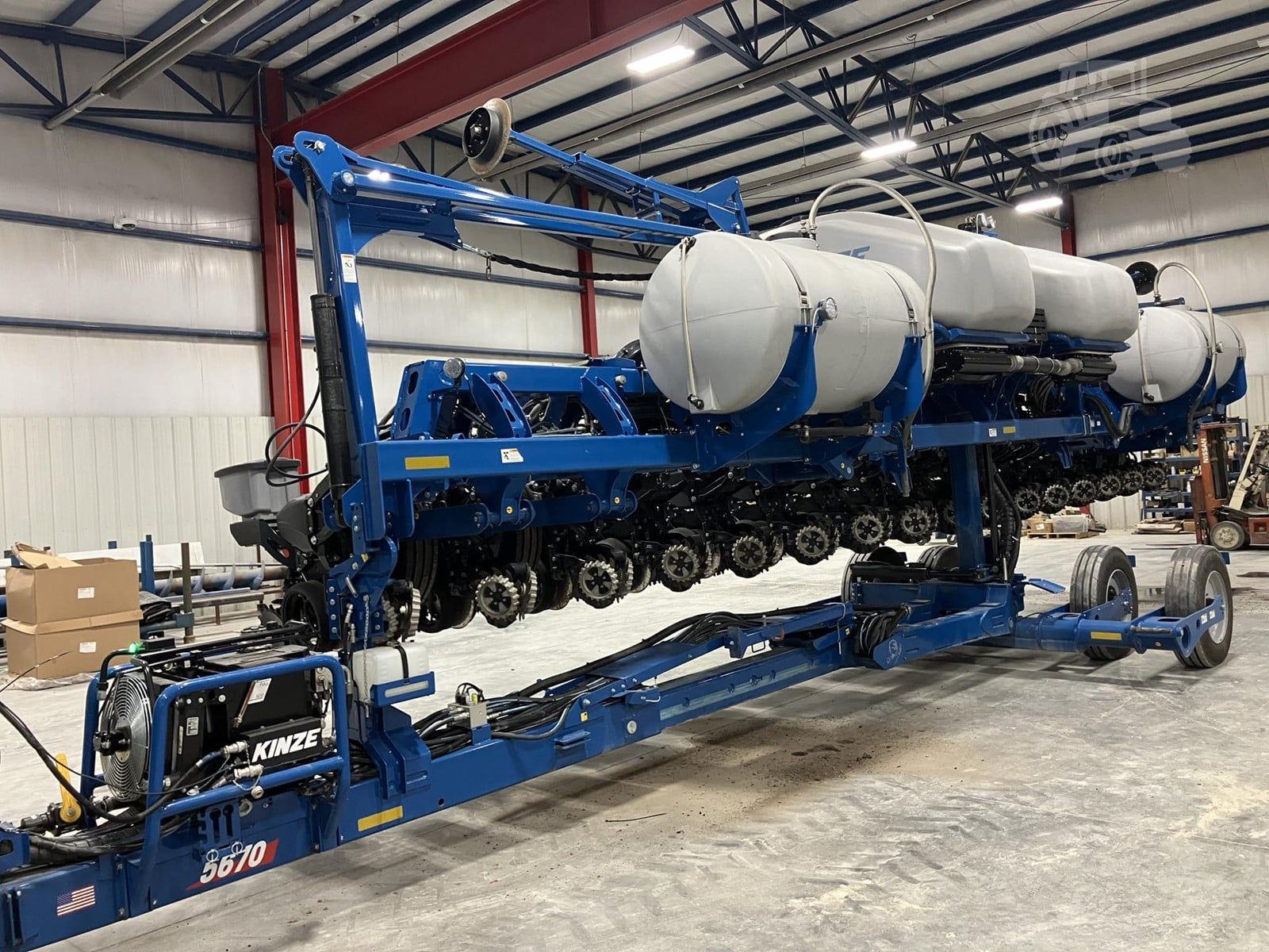 2024 Kinze 5670